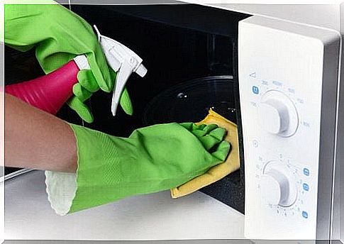 Microwave cleaning