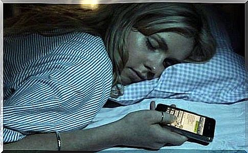 Mistake when getting up: Pick up the cell phone immediately