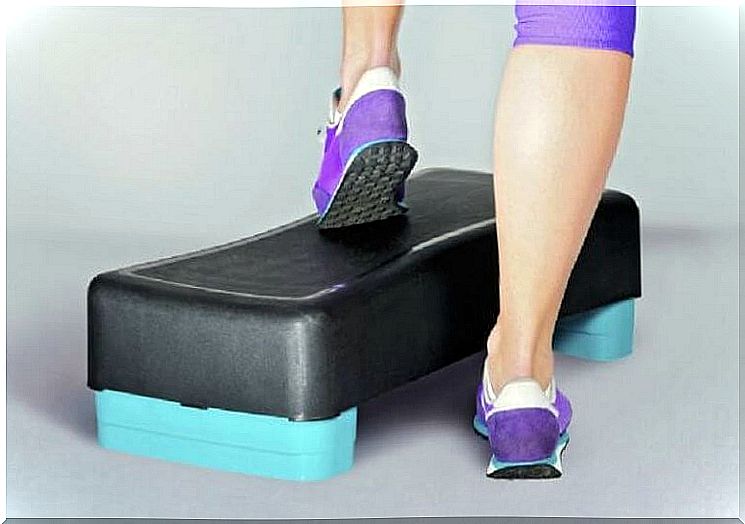 Step aerobics and other exercises for strong knees