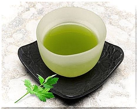 Lower cholesterol with parsley tea