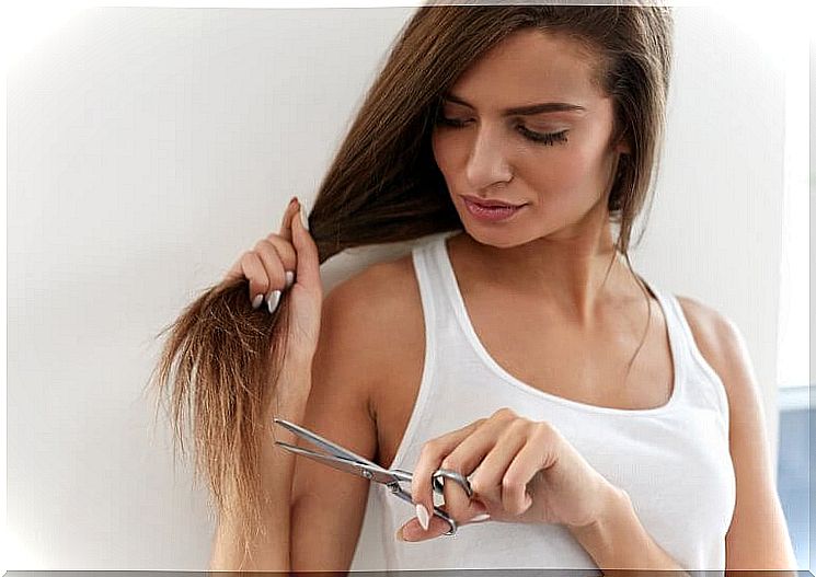 Damaged hair: cut the tips