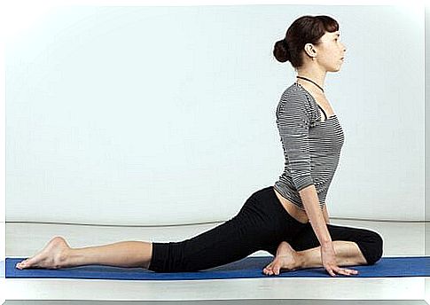 The one-legged pigeon is one of the yoga exercises for less flexible people and improves your flexibility