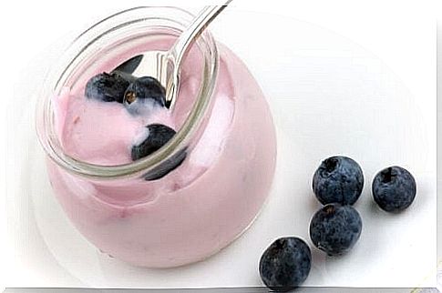 Natural yoghurt