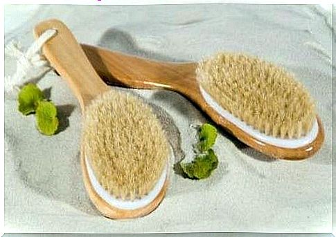 Brushing against cellulite