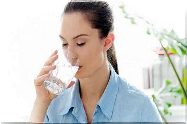 Symptoms of Diabetes: Woman is very thirsty