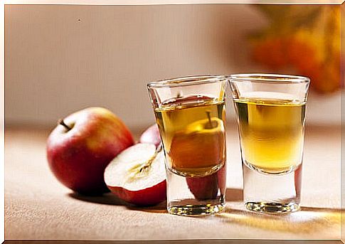 Apple cider vinegar in water: a versatile home remedy