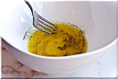 Black pepper, lemon and olive oil for a remedy