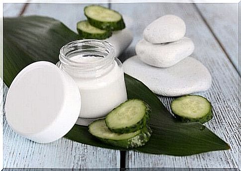 Cream from cucumber for contact dermatitis