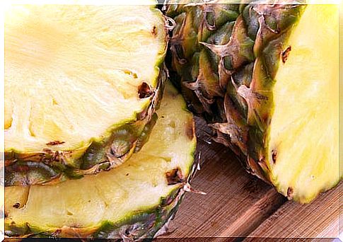 Delicious and healthy drinks with pineapple peel