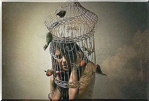 woman-is-trapped-in-the-bird-cage-age