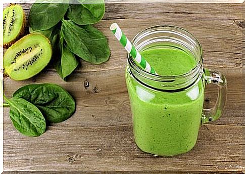 Shake with kiwi and lettuce