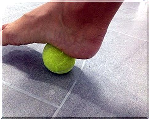 treat-with-tennis-ball-plantar-fasciitis