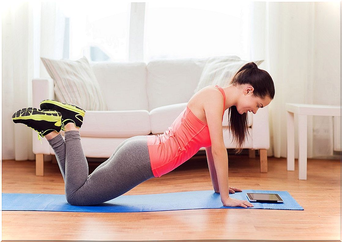 Push-ups against slack upper arms