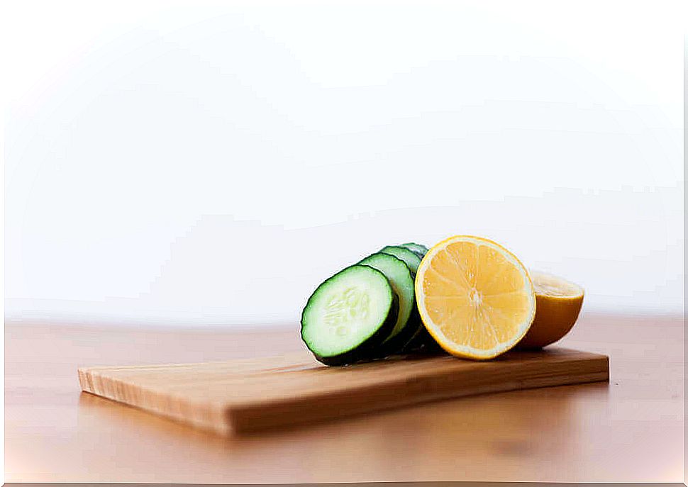 Ingredients for the cucumber, lemon and mint smoothie!