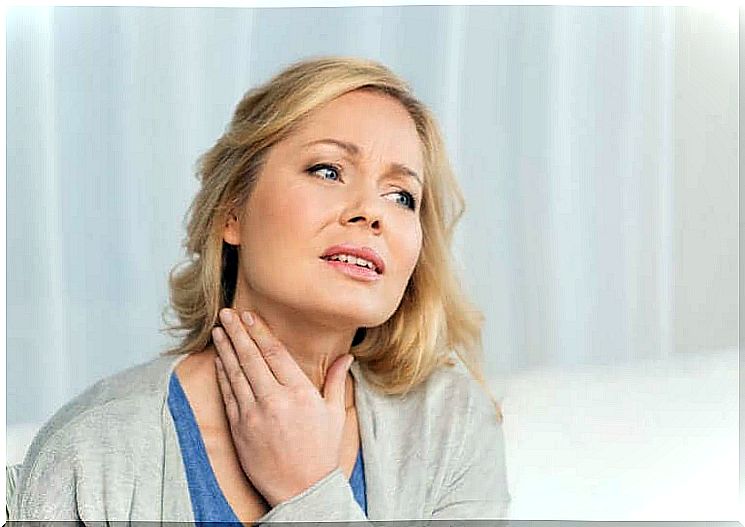 Woman with thyroid nodule