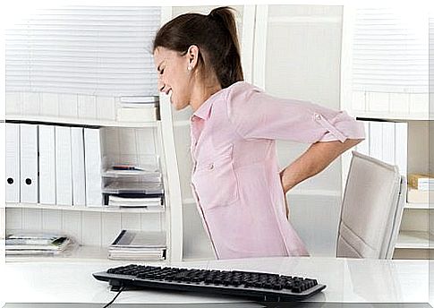 Woman has back pain is it fibromyalgia?