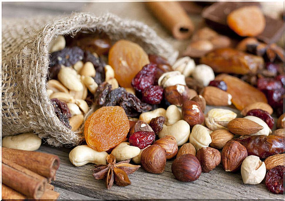 Why dried fruits and nuts are part of a healthy diet